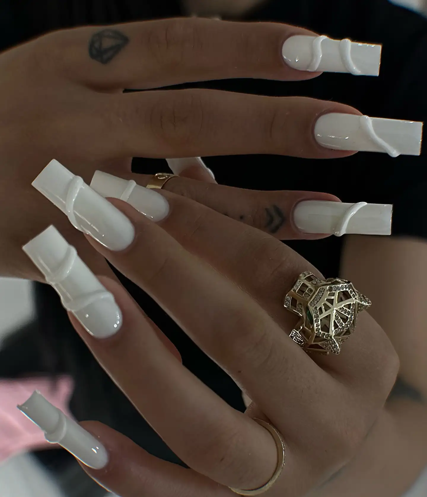 Mẫu nail cho tay đen đa dạng phong cách