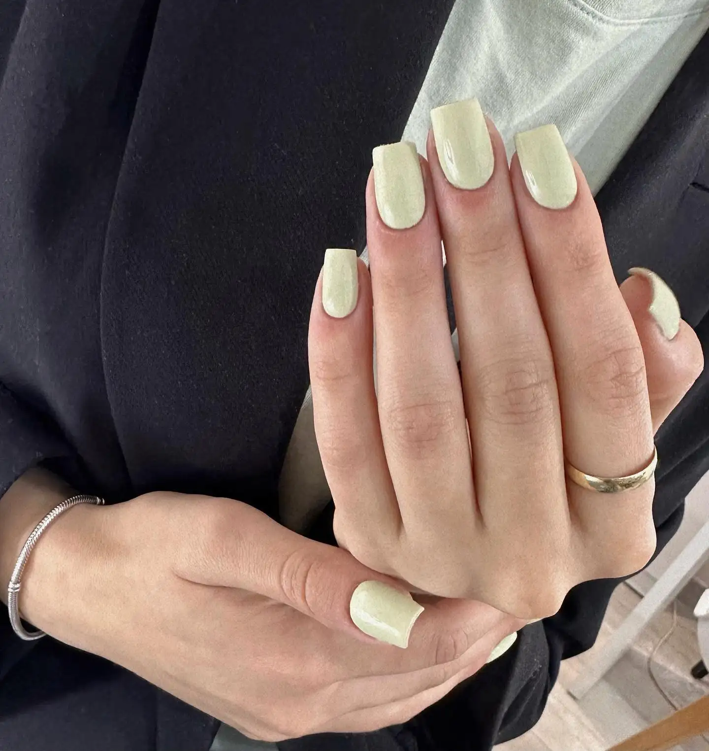 mẫu nail hợp với tông da ngăm đen