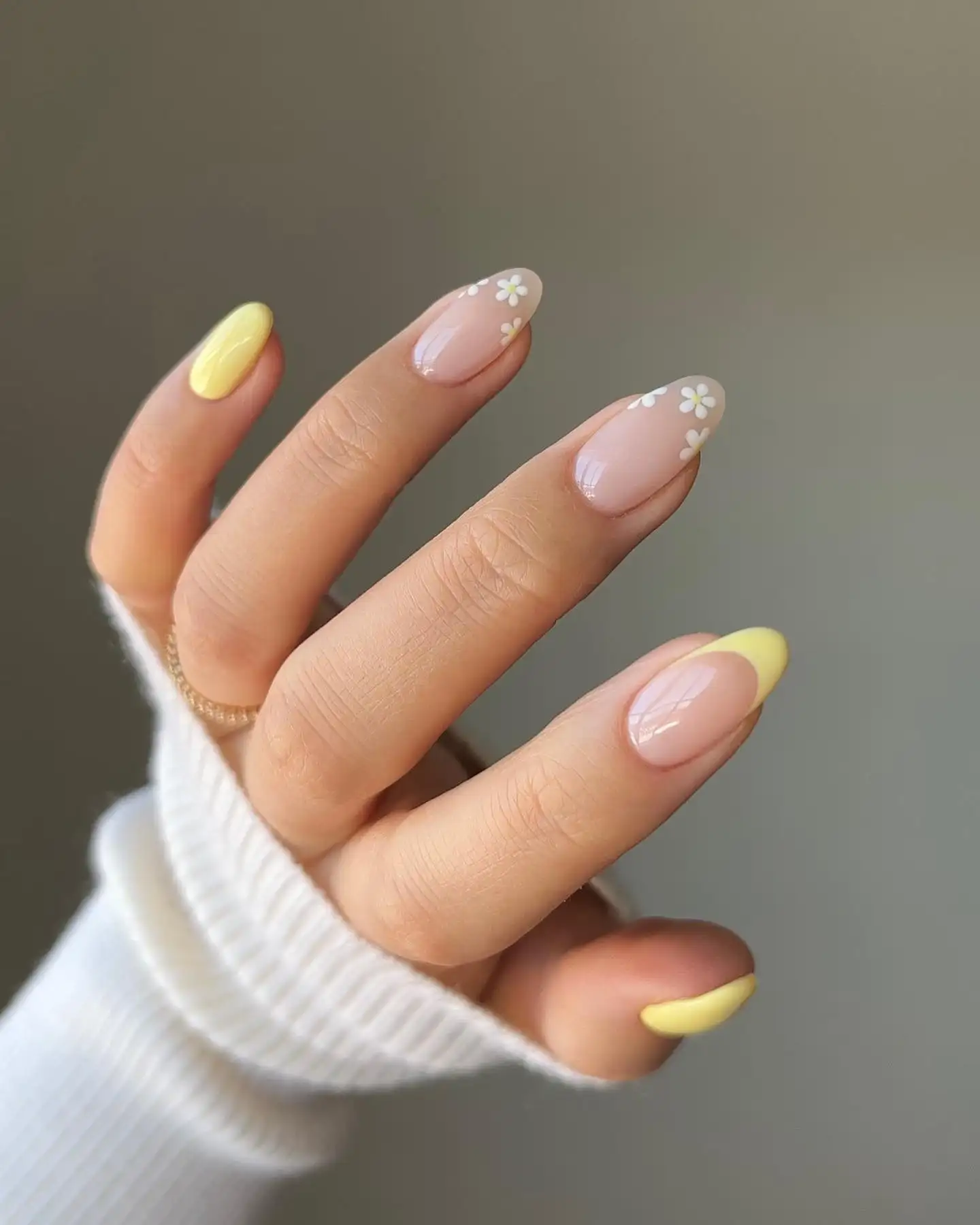 mẫu nail đơn giản và đẹp cho tay đen