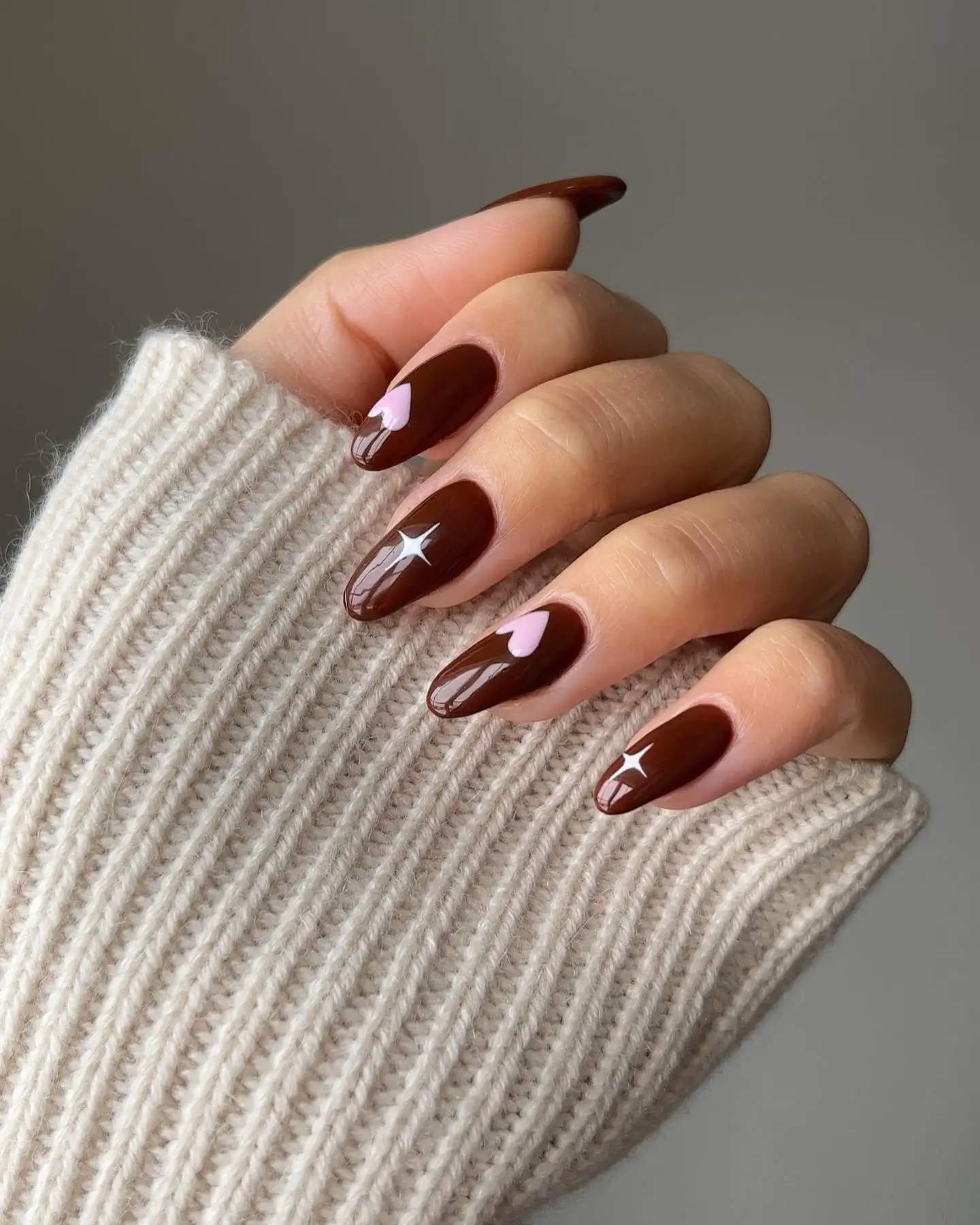 Lựa chọn màu nail dành riêng cho da ngăm đen