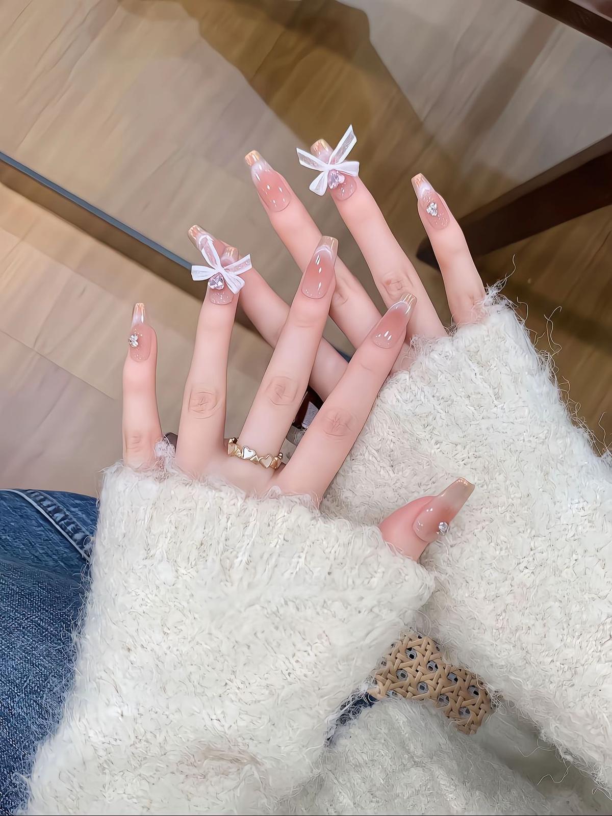 nail tay đính nơ giúp tay thon gọn