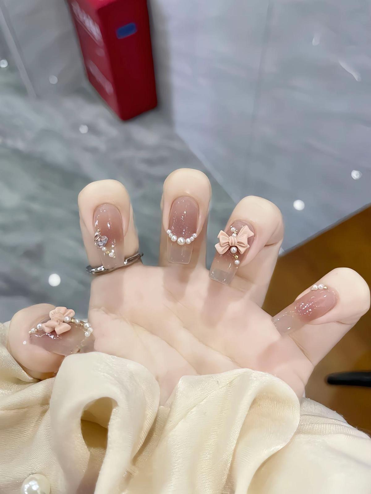 mẫu nail đính nơ đơn giản trẻ trung