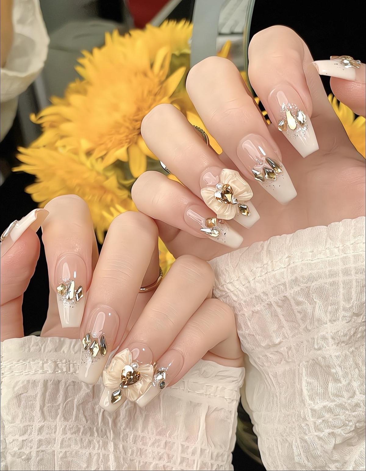 mẫu nail đính nơ đẹp thanh lịch
