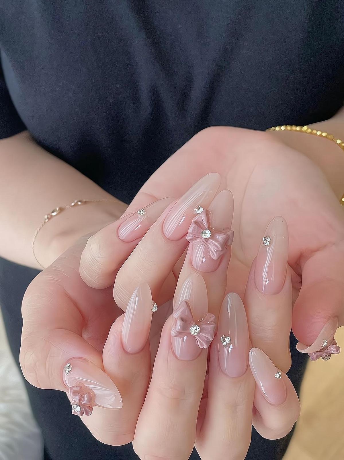 nail xinh đính nơ cá tính