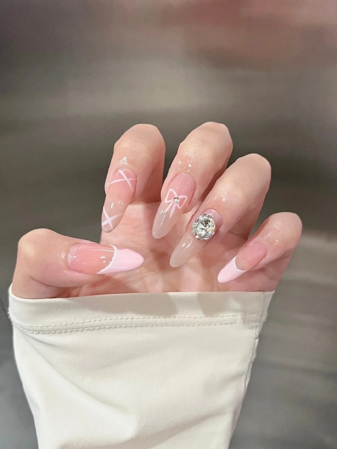 nail tay đính nơ tone hồng nhẹ nhàng
