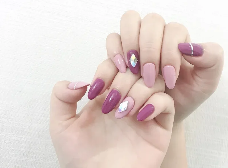 Mệnh Hỏa sơn móng tay màu tím