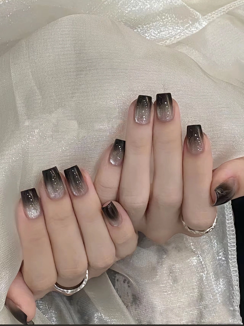 mẫu nail tay màu đen ombre