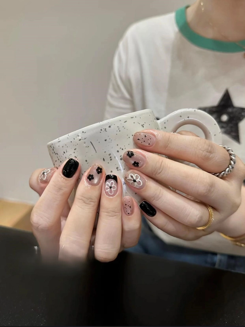 nail tay màu đen cute