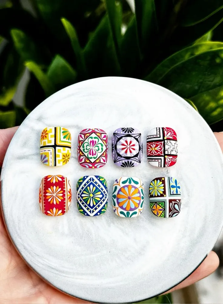 Thiết kế nail thổ cẩm cuốn hút