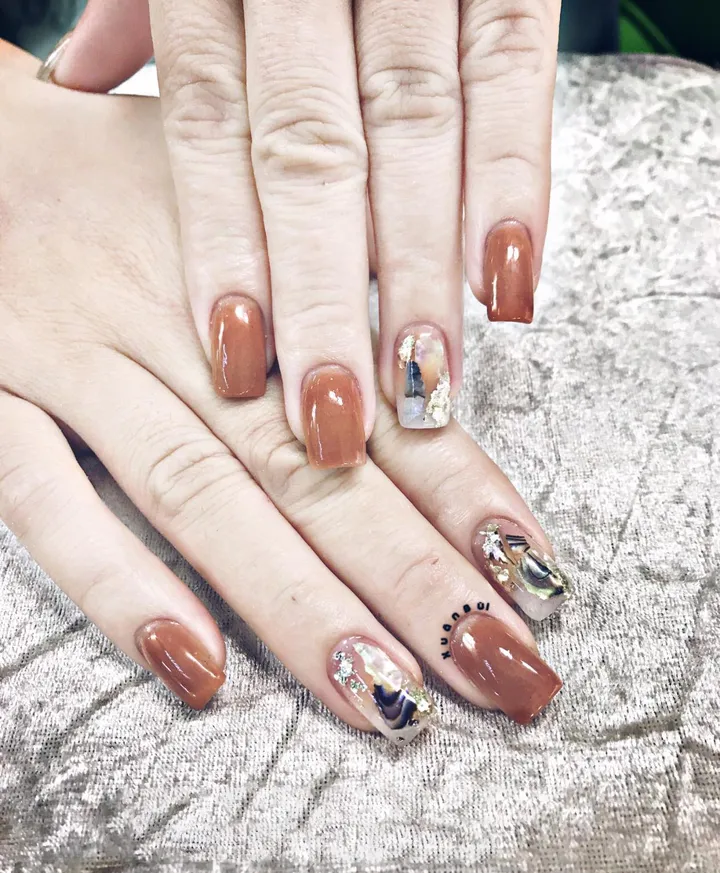 Màu nail nâu mệnh Thổ