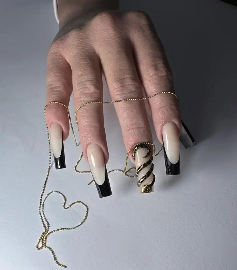 Nail tay màu đen bí ẩn