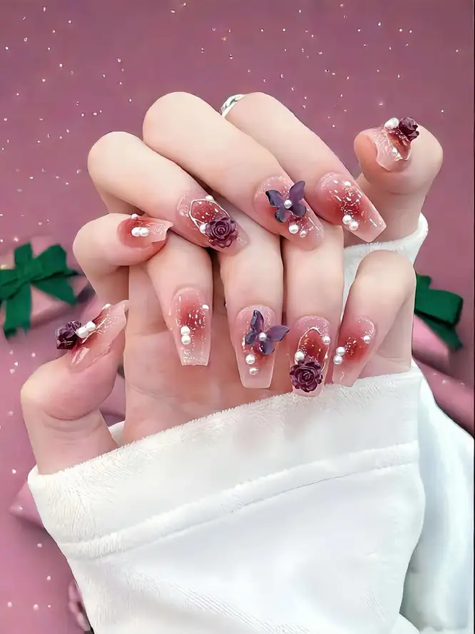Mẫu vẽ móng tay màu đỏ ngọt ngào