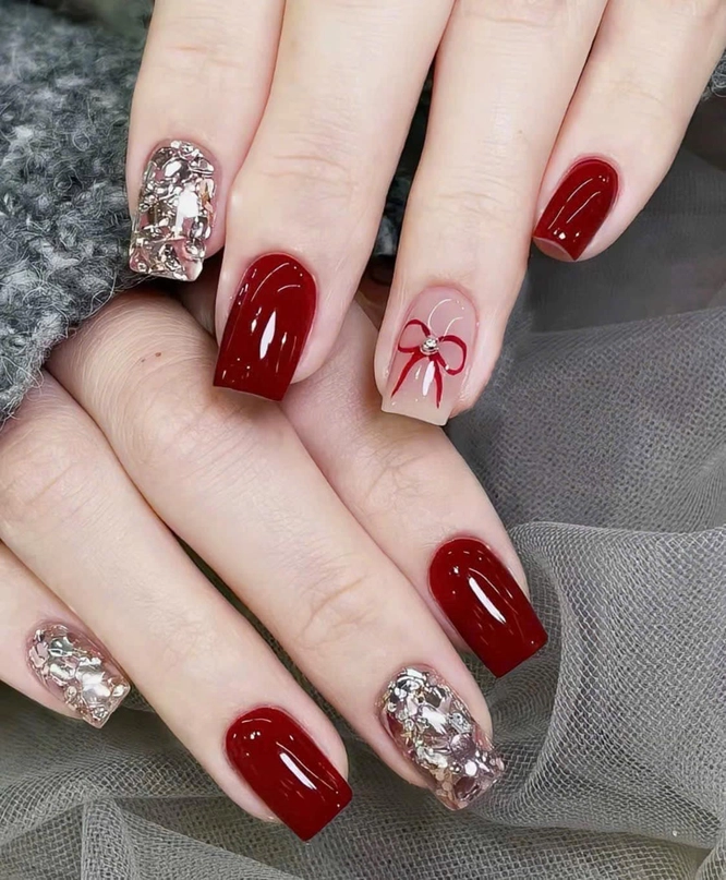 nail tay màu đỏ vẽ nơ hot trend