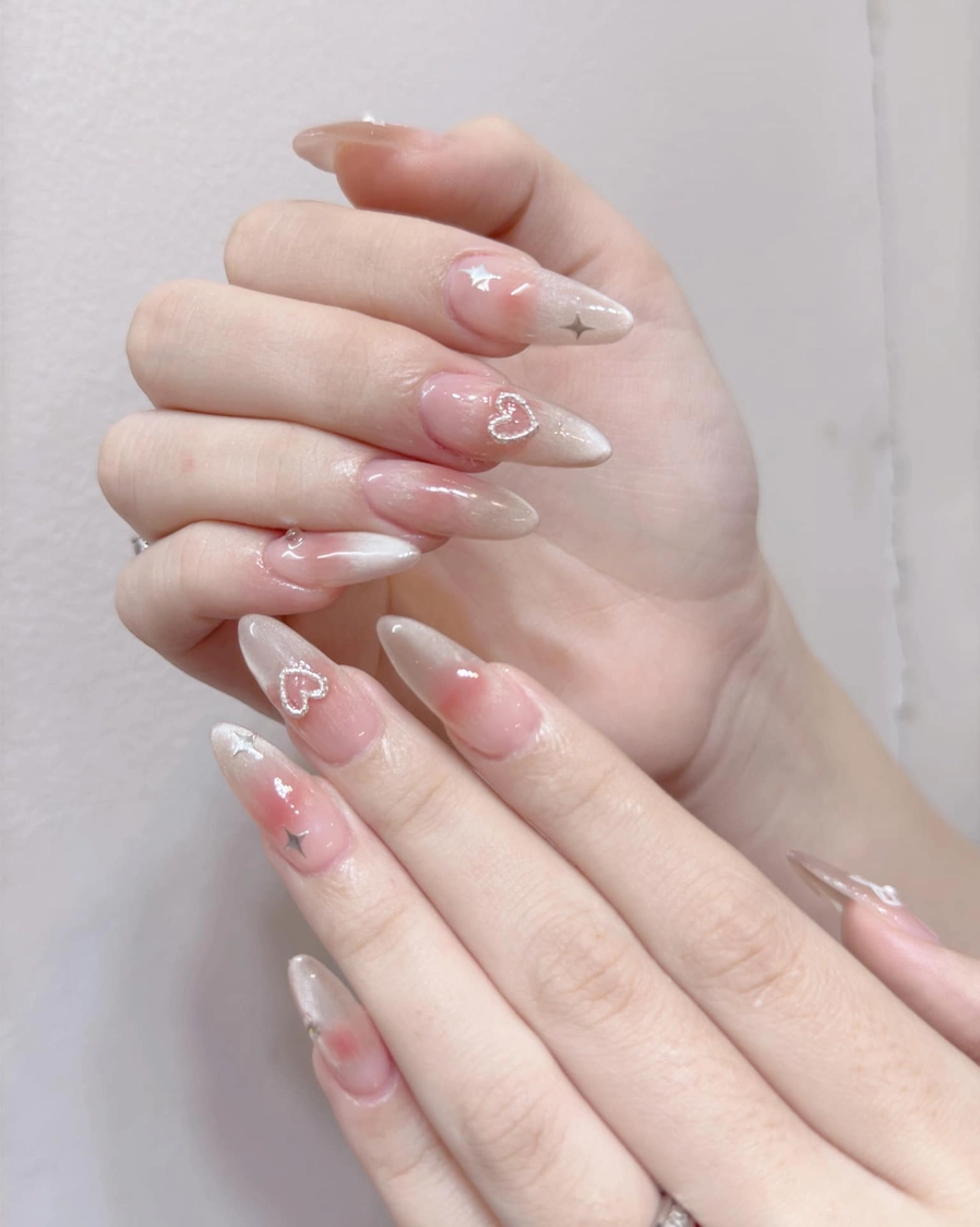 mẫu nail tay tròn nhọn nhẹ nhàng thanh lịch