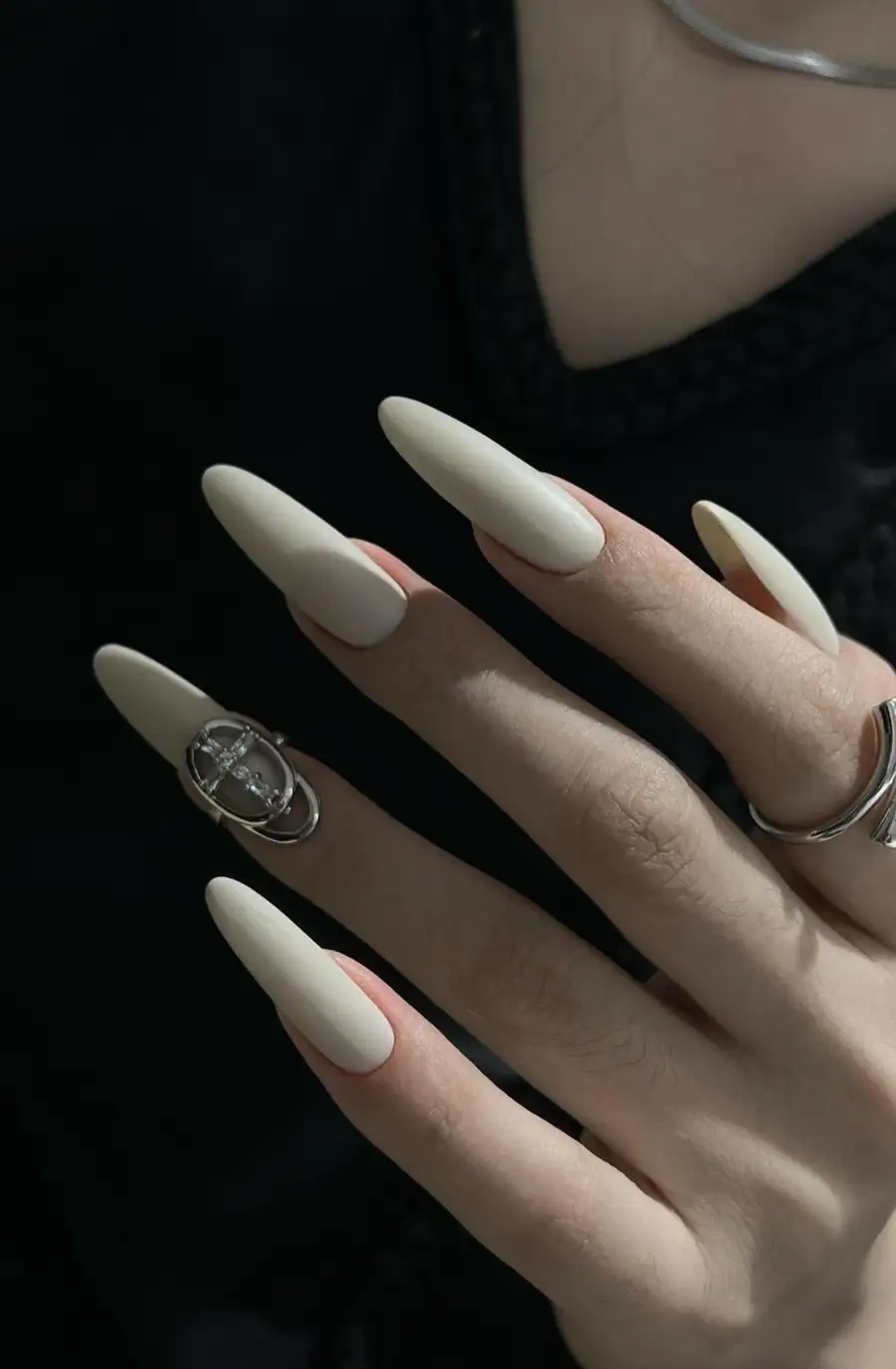 mẫu nail tròn nhọn đẹp thanh lịch