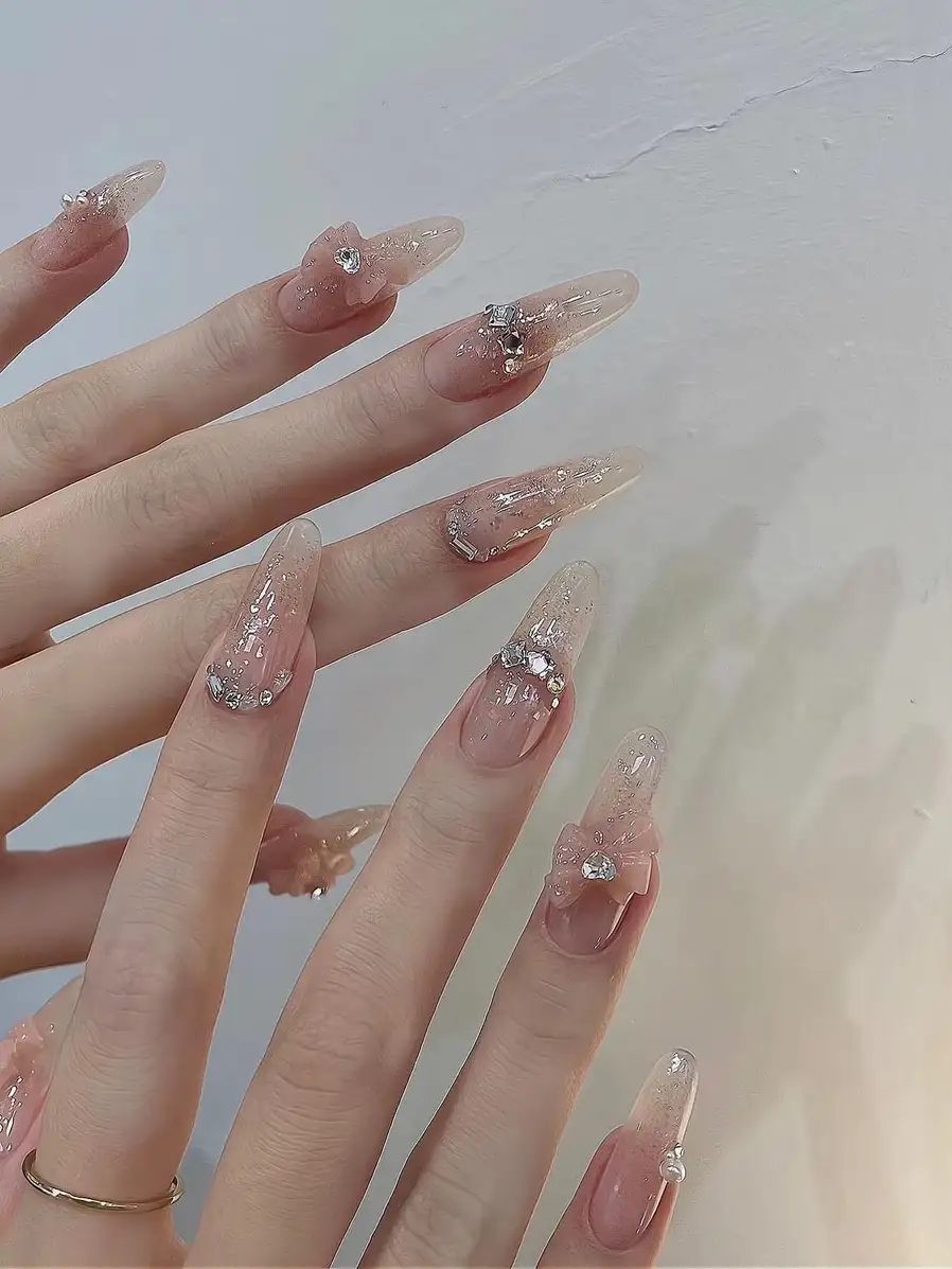 nail tròn nhọn nhũ tôn da tay