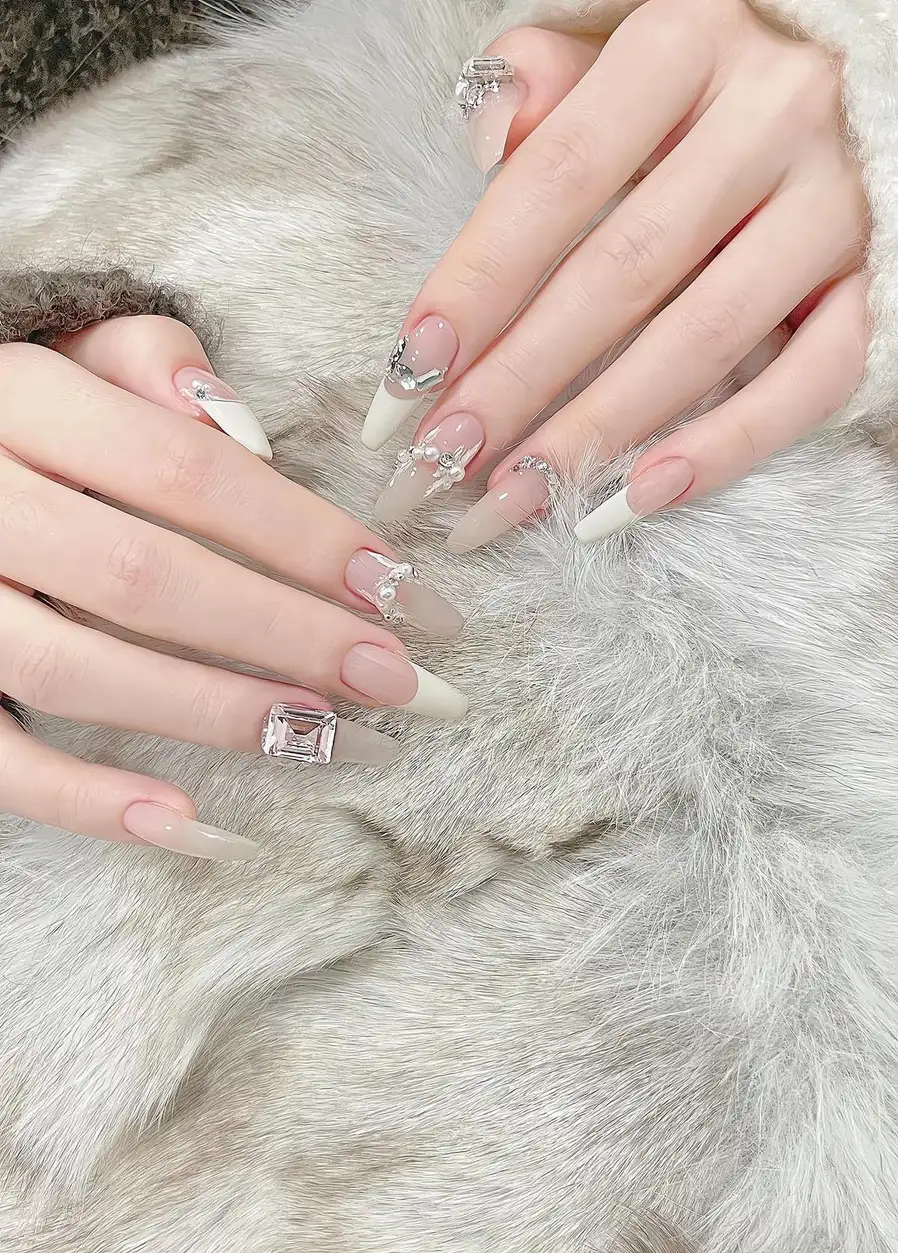 mẫu nail móng nhọn tròn tinh tế
