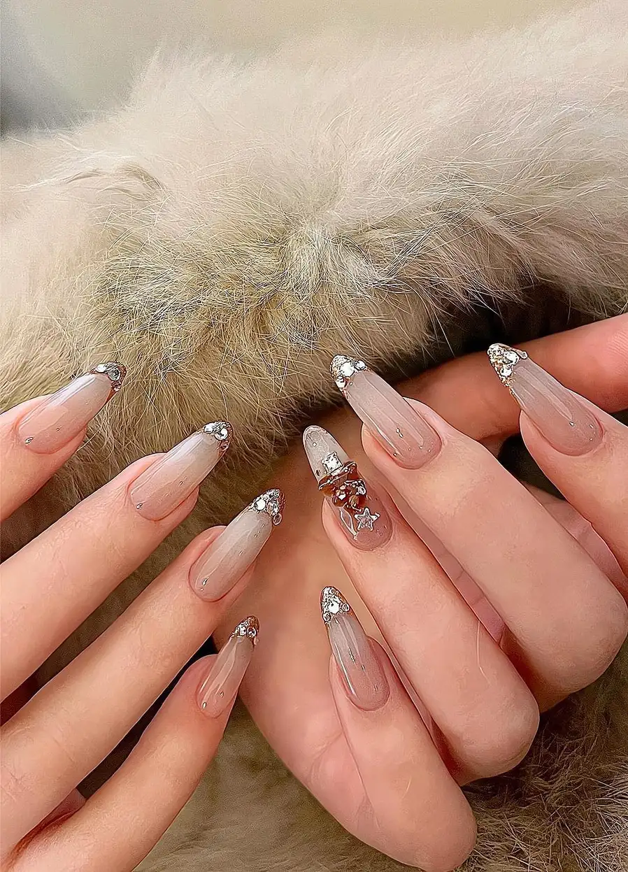 mẫu nail móng nhọn tròn đính đá lấp lánh