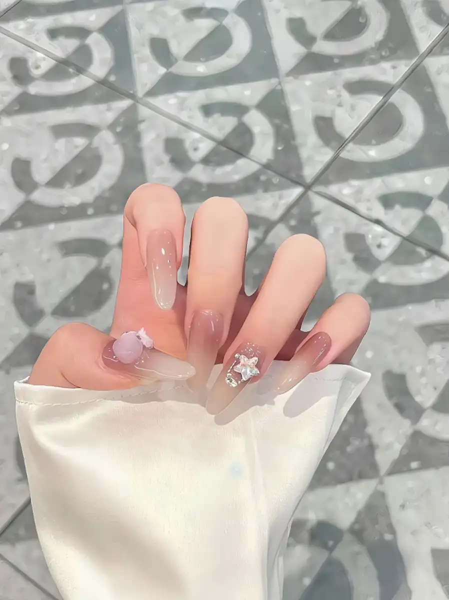 mẫu nail phom tròn nhọn trắng da