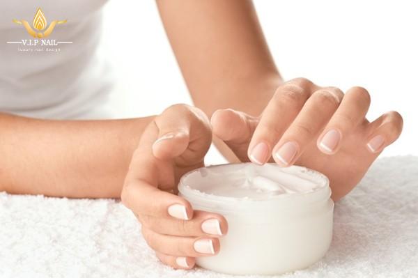 bí quyết giữ móng tay trắng đẹp; - baogiadinh.vn