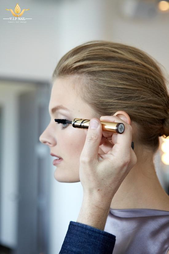 Chọn mascara phù hợp với từng kiểu lông mi; - baogiadinh.vn