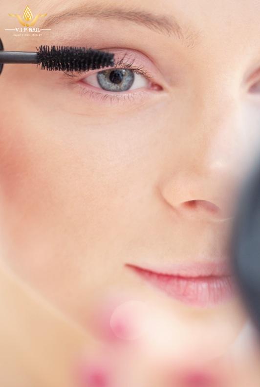Chọn mascara phù hợp với từng kiểu lông mi; - baogiadinh.vn