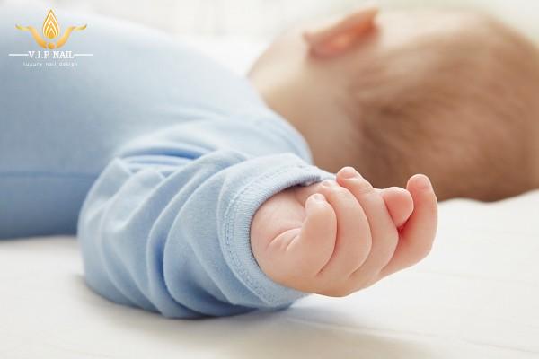 cách cắt móng tay cho bé an tòan; - baogiadinh.vn