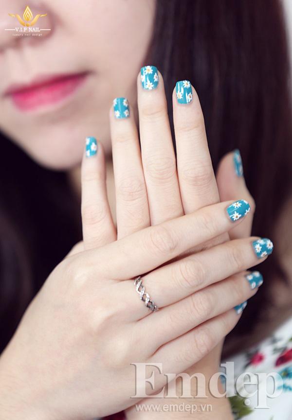 Hướng dẫn học vẽ nail hoa cúc trắng chào Thu - baogiadinh.vn