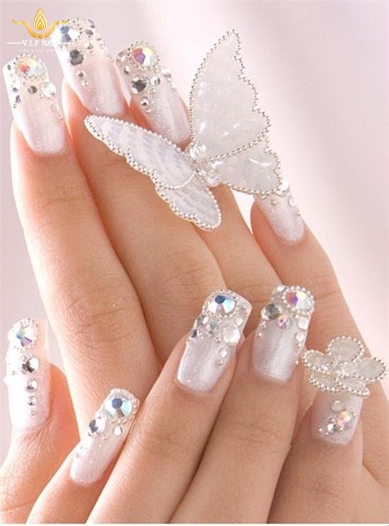Những mẫu nail màu trắng tinh khôi cho cô dâu; - baogiadinh.vn