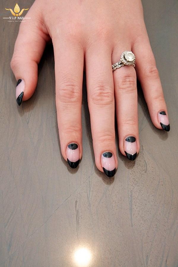 Giới trẻ phát sốt với mẫu móng Negative Space thời thượng; - baogiadinh.vn