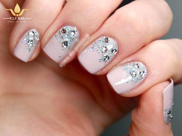 Nail nude đính đá - baogiadinh.vn