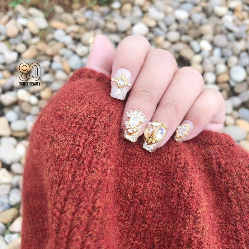 Nail đính đá luôn thu hút các nàng - 80 Beauty