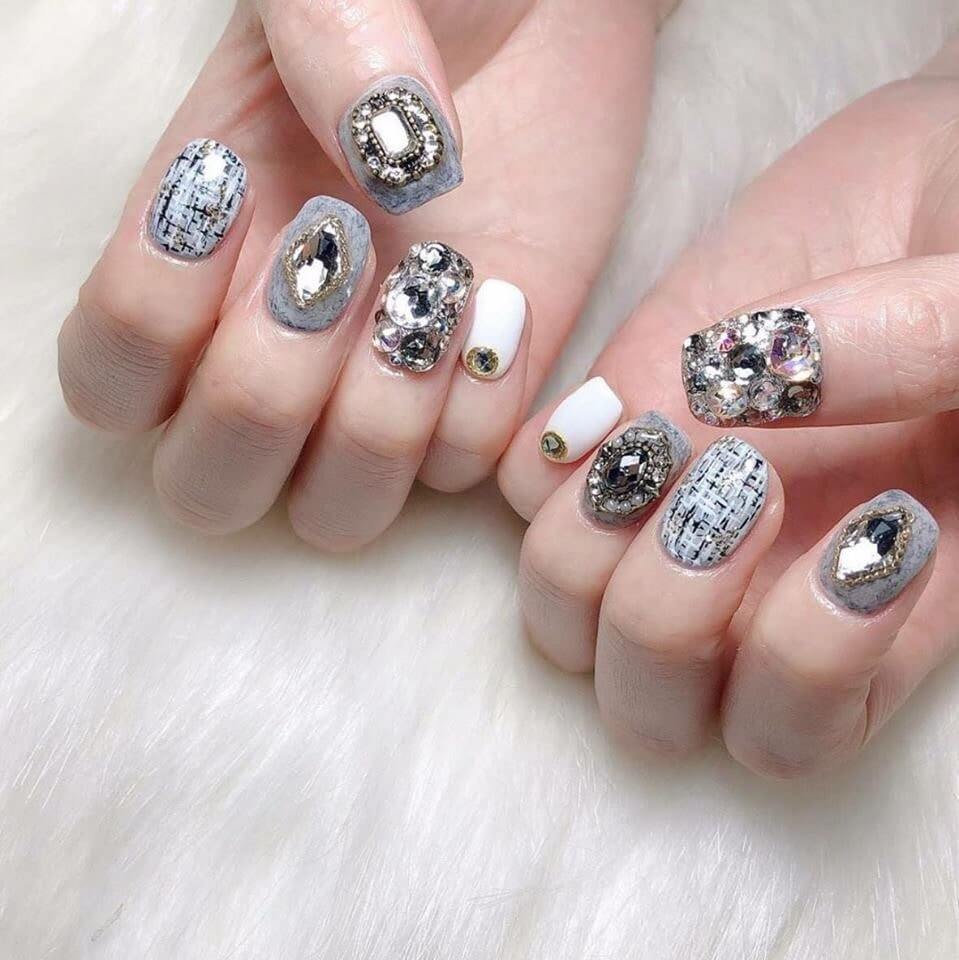 Nail đính đá hoạ tiết bắt mắt - lamnails.Net