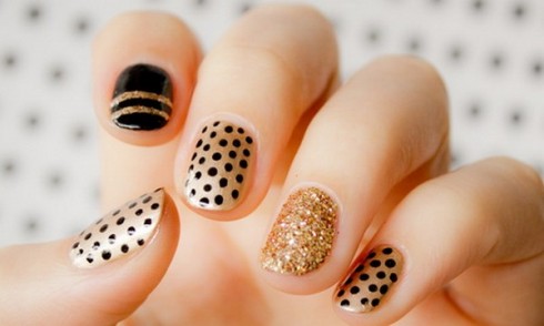 most-versatile-nail-designs-for-this-holiday-season-490x294 - lamnails.Net