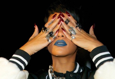 cac-mau-mong-tay-dep-cua-rihanna-490x335 - lamnails.Net