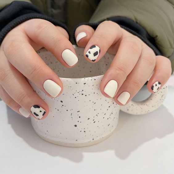 Mẫu nail xinh cute hình 1