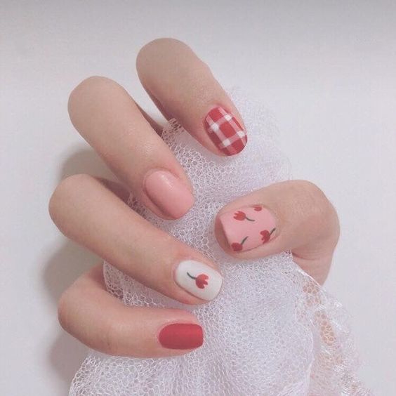 Mẫu nail đơn giản cute với tông hồng 