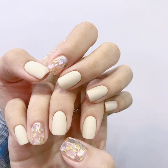 Mẫu nail đính đá lấp lánh 2