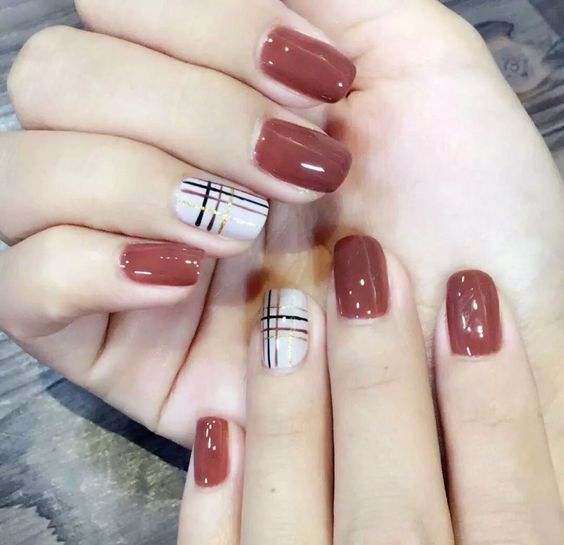 Mẫu nail đơn giản caro đẹp 2