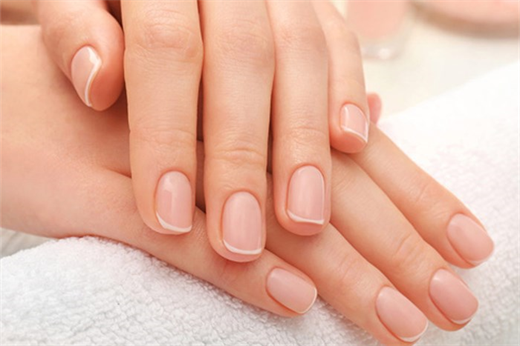 Sau khi gỡ acrylic nên tránh để móng tay nhúng nước quá nhiều, nên đeo bao tay khi tiếp xúc với hóa chất - lamnails.net