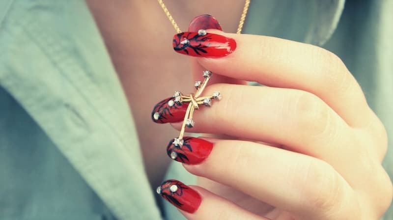Mẫu nail màu đỏ đẹp mắt 2