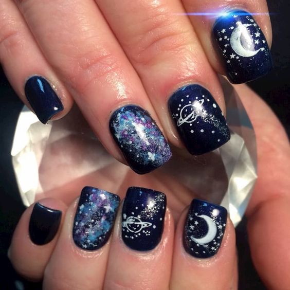 Mẫu nail Galaxy đẹp với tông màu đậm