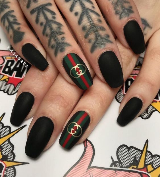mẫu nail Gucci đẹp mắt