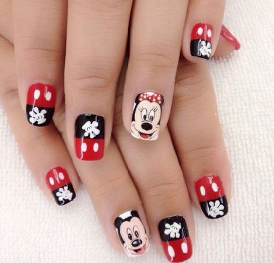 Mẫu nail chuột Mickey dễ thương