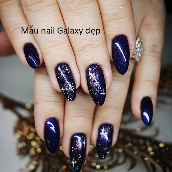Tuyển tập mẫu nail Galaxy lấp lánh làm cho đôi tay các bạn nữ trở nên lung linh