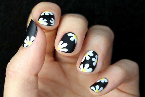 Mẫu nail đẹp mắt với tông đen 