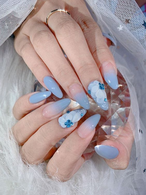 mẫu nail hoa văn vẽ 3D nổi bật với tông màu xanh