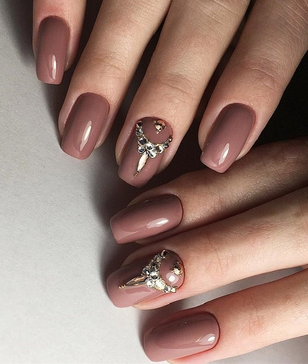Mẫu nail tông nâu đính đá