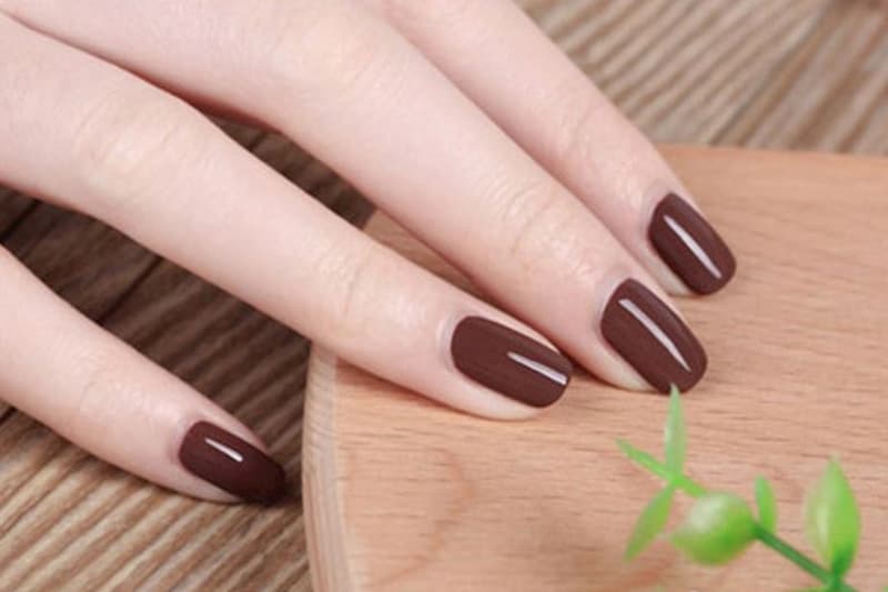Mẫu nail màu nâu đậm 