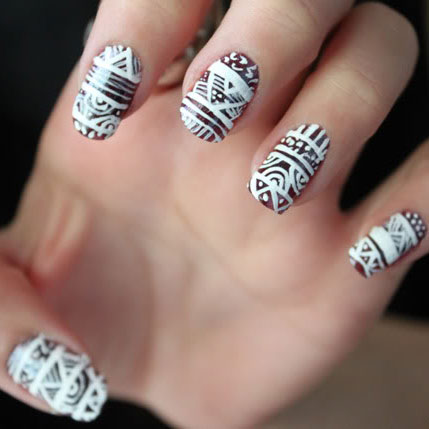 mẫu nail họa tiết thổ cẩm đẹp
